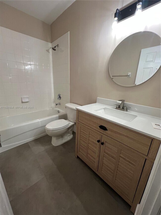 Foto del edificio - 4104 NE 24th Dr