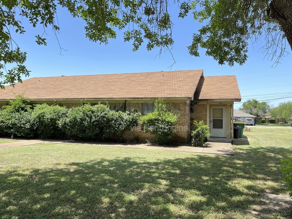 Foto principal - 214 Kettler Dr