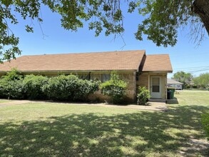 Building Photo - 214 Kettler Dr