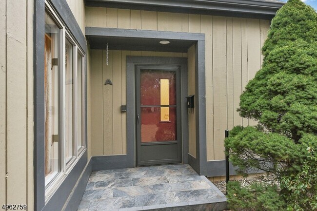Building Photo - 436 Bromley Pl
