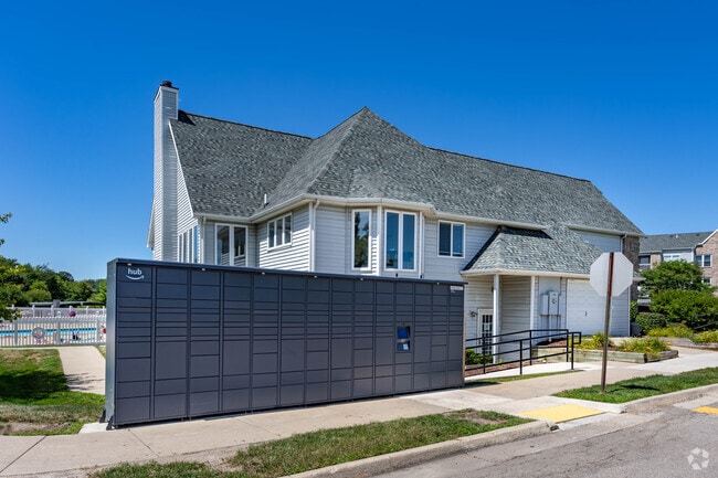 Cajas de Amazon - Central Park Apartments