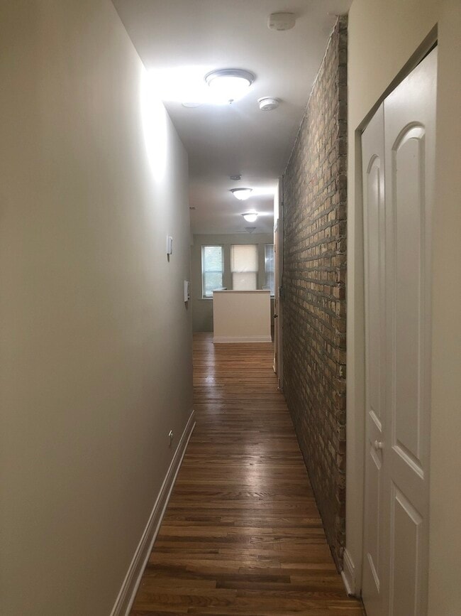 Building Photo - 5016 N Harding Ave
