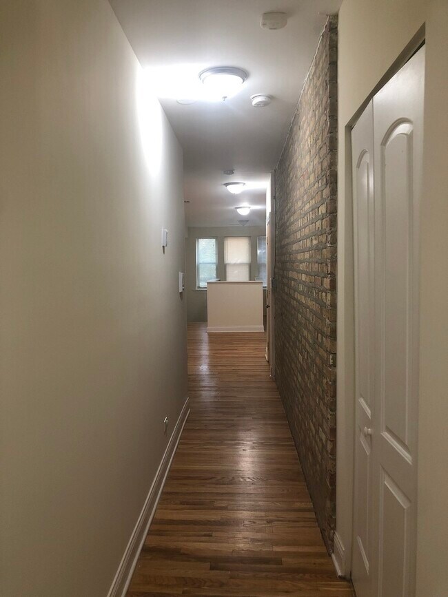Foto del edificio - 5016 N Harding Ave