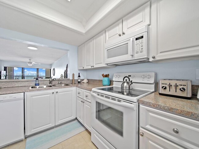 Building Photo - 10152 S Ocean Dr