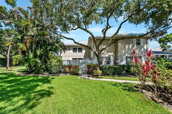 Building Photo - 2905 SW Lakemont Pl