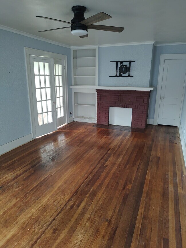 Foto del edificio - 271 Forest Hill Dr