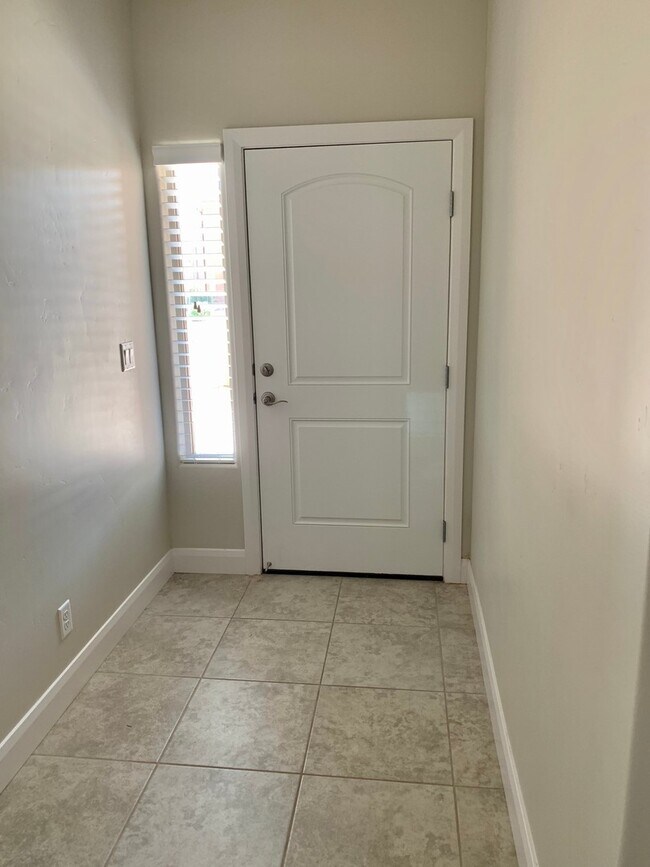 Foto del edificio - 3-BR/2-BA Townhome in Santa Clara