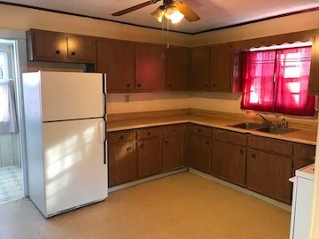 Kitchen - 304 Malone Lane
