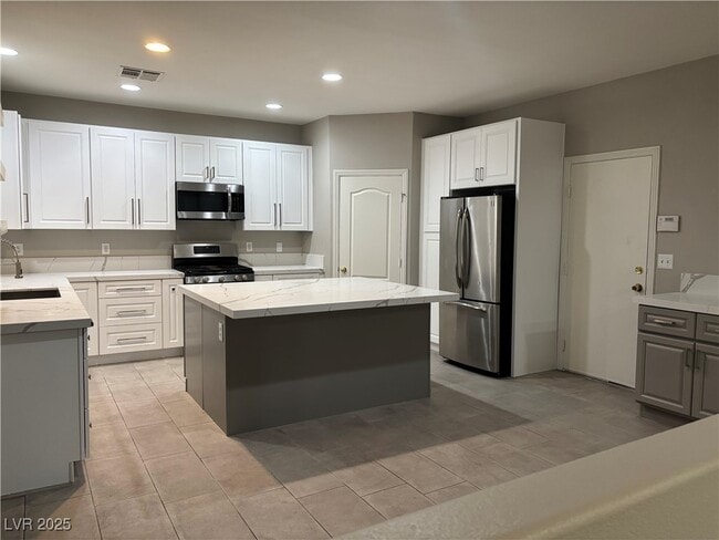 Building Photo - 675 Pacific Cascades Dr