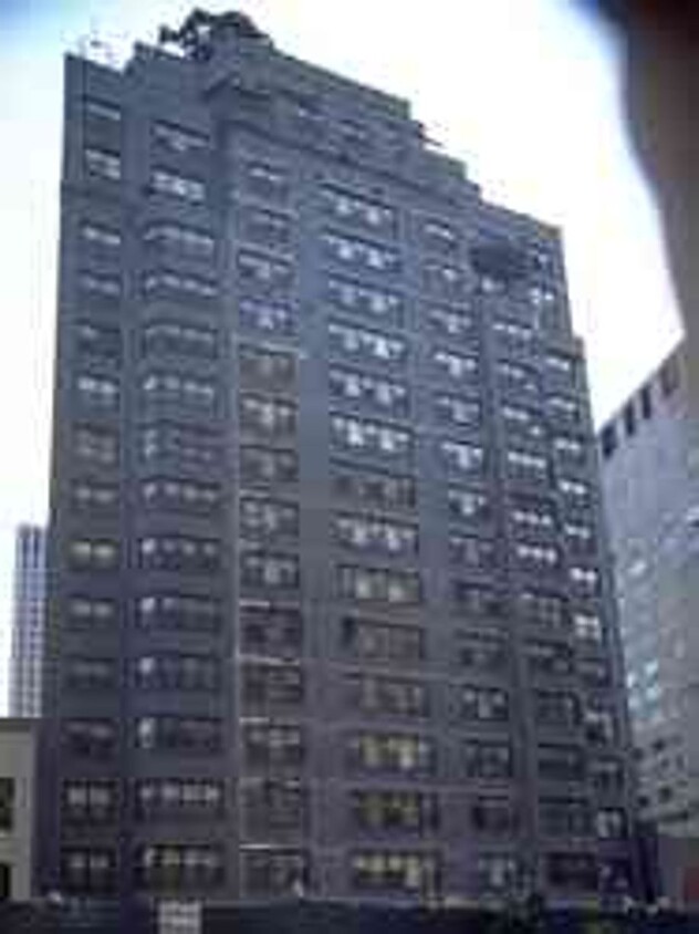 Building Photo - 220 E 57th St