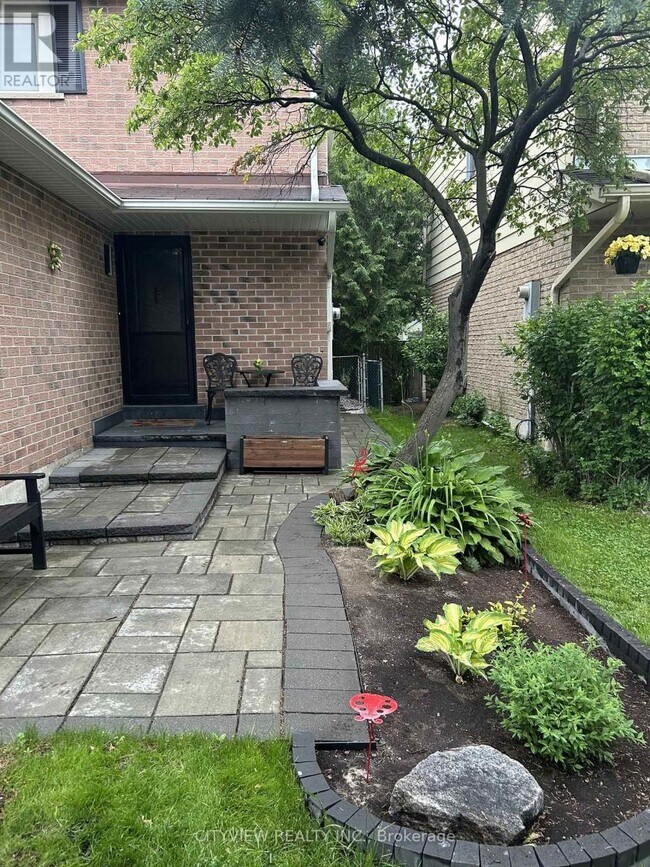 Building Photo - 7025 Hickling Crescent