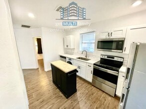 Building Photo - 1402 E McKinley St