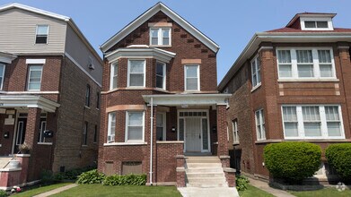Building Photo - 8420 S Manistee Ave