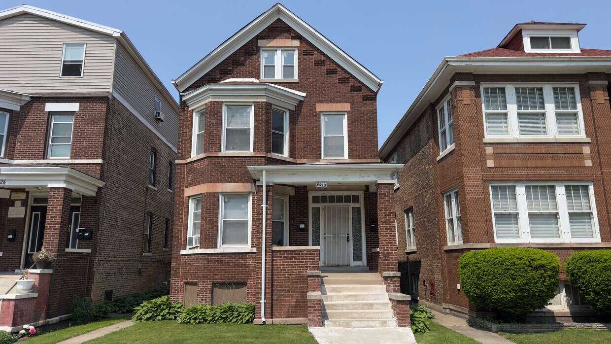 Foto principal - 8420 S Manistee Ave