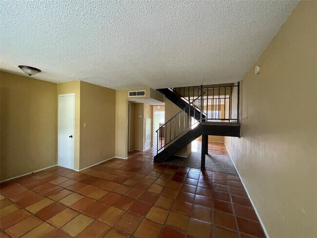 Foto del edificio - 9611 Blue Creek Ln