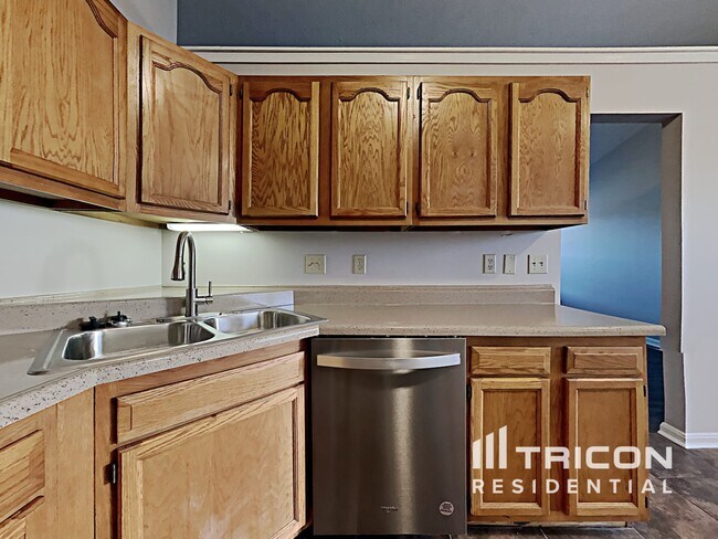 Foto del edificio - 4921 May Ridge Ln