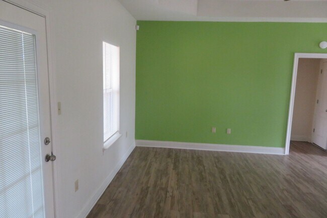 Building Photo - 1030 Gage Dr