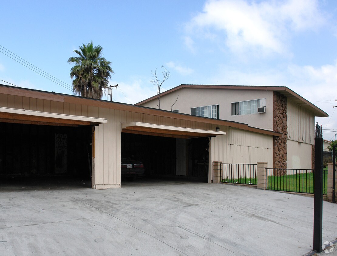 Building Photo - 1347 N Parkside Dr