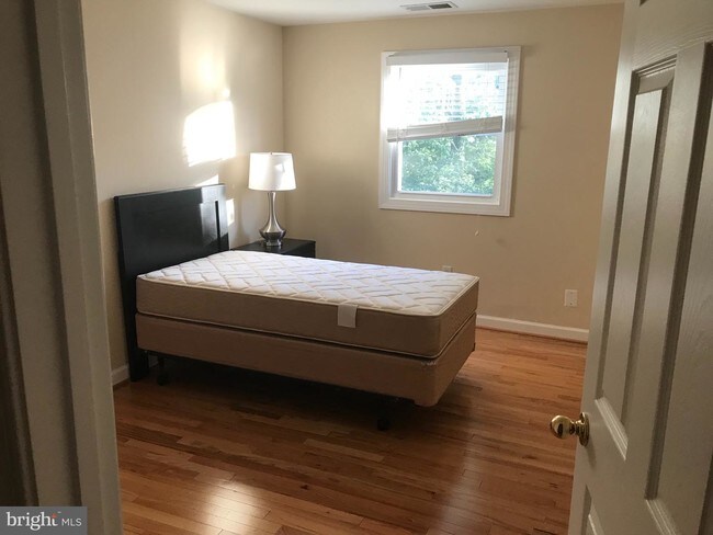 Foto del edificio - 2217 Laurel Ridge Rd