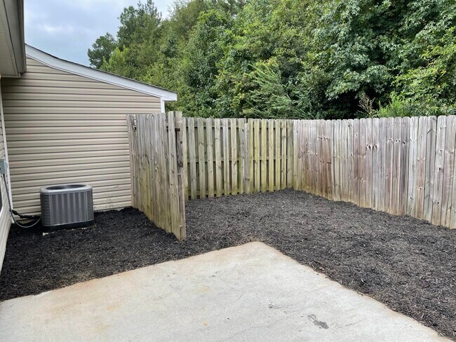 Building Photo - 6015 Sanibel Dr