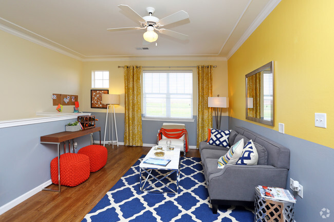 Living Room - Lodge at Heritage Lakes