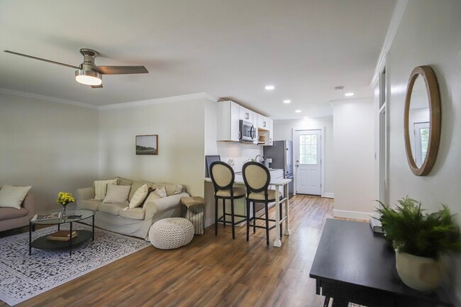 Building Photo - 504 Saint John St