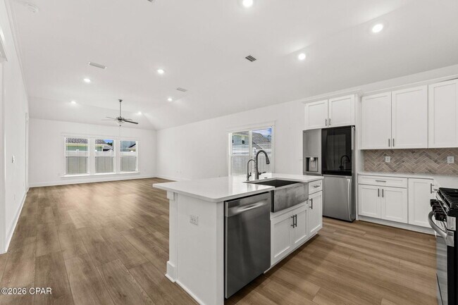 Building Photo - 836 Walsonham Dr