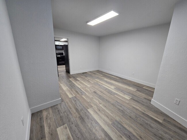 Foto del edificio - 1138 E 2nd St