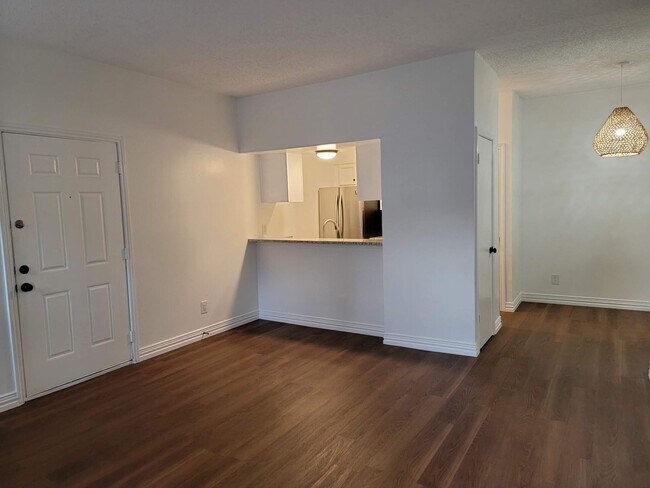 Building Photo - Beautiful 1 bed 1 bath apartment minutes a...