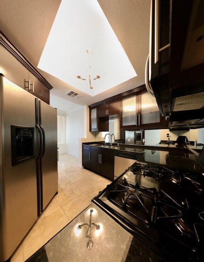 Foto del edificio - 1 Bedroom Condo In A Luxurious Community!!