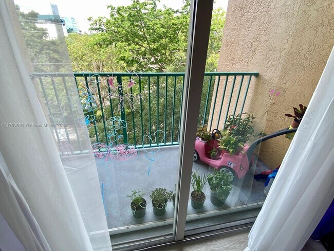 Foto del edificio - 6001 SW 70th St