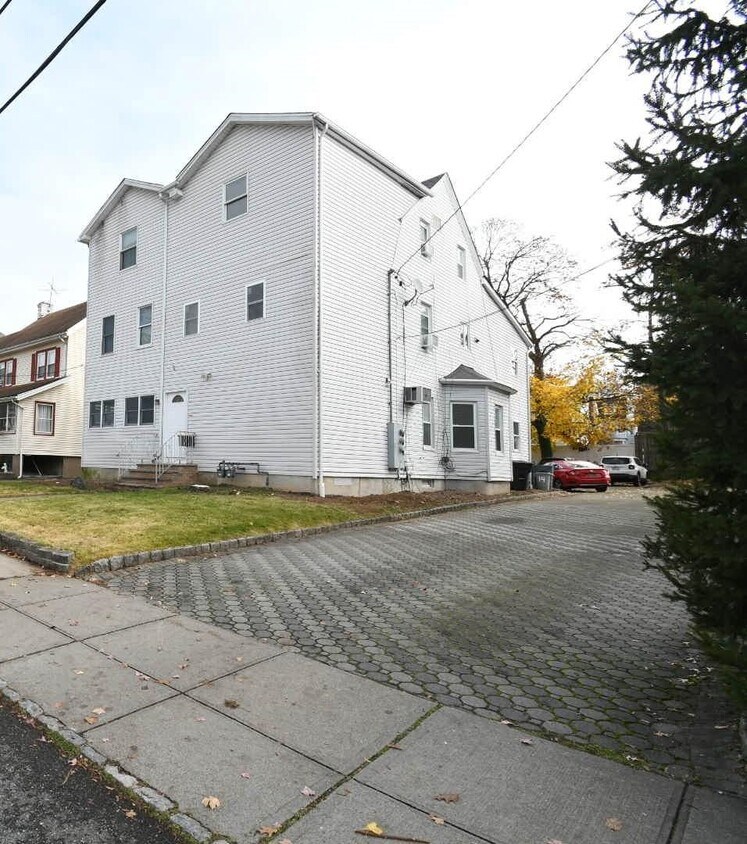 14 Washburn Pl, Caldwell, NJ 07006 House Rental in Caldwell, NJ