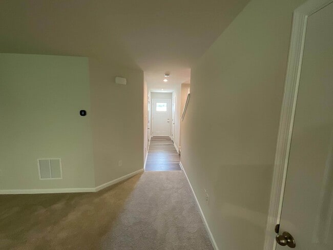 Building Photo - 75 Southwind Dr
