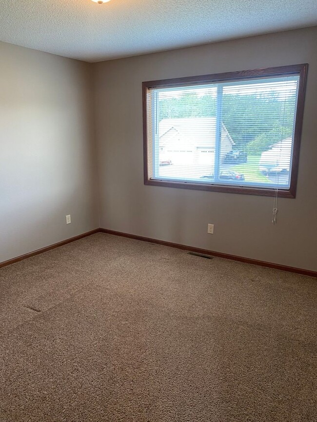 Building Photo - Spacious 2 Bedroom + Loft Townhouse in Sauk Rapids