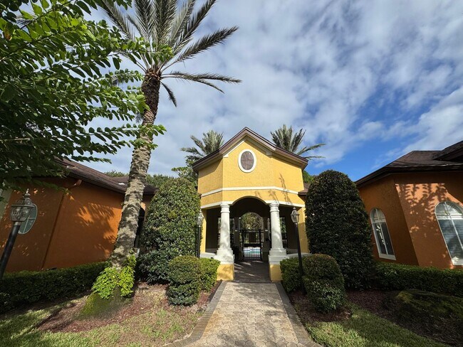 Building Photo - 700 Crest Pines Dr