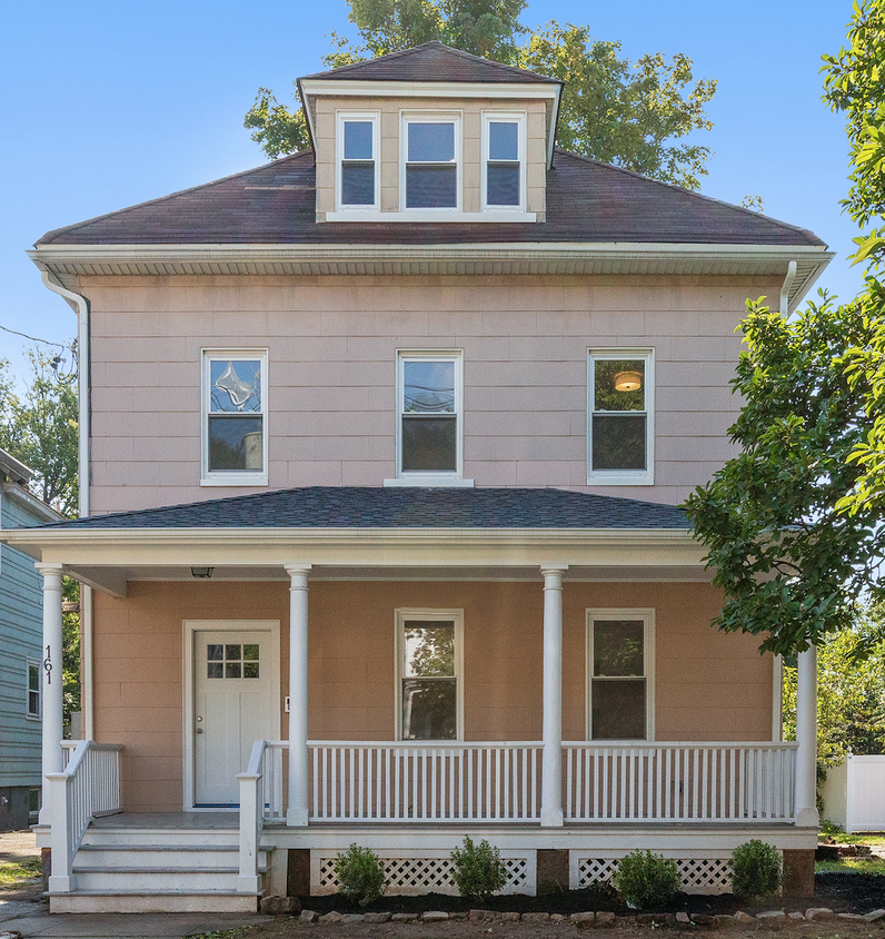 Primary Photo - 161 Ashland Ave