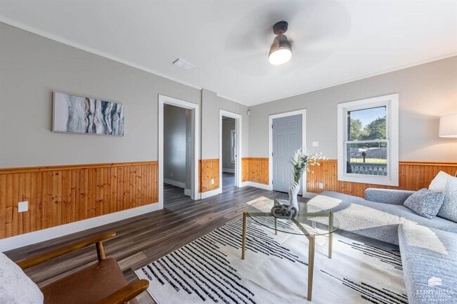 Foto del edificio - Beautiful, Spacious Home