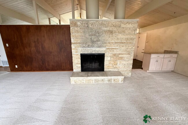 Foto del edificio - Spacious 4 Bedroom Home in San Mateo Hills...