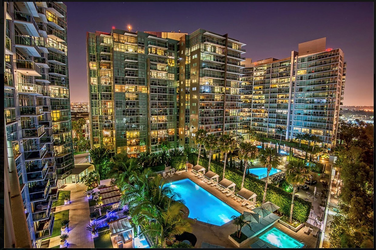 Primary Photo - 13700 Marina Pointe Dr
