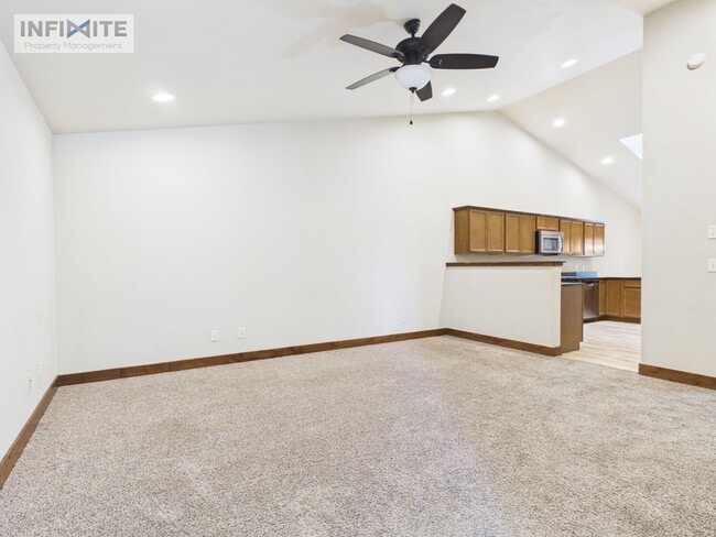 Building Photo - 895 Longbow Ln