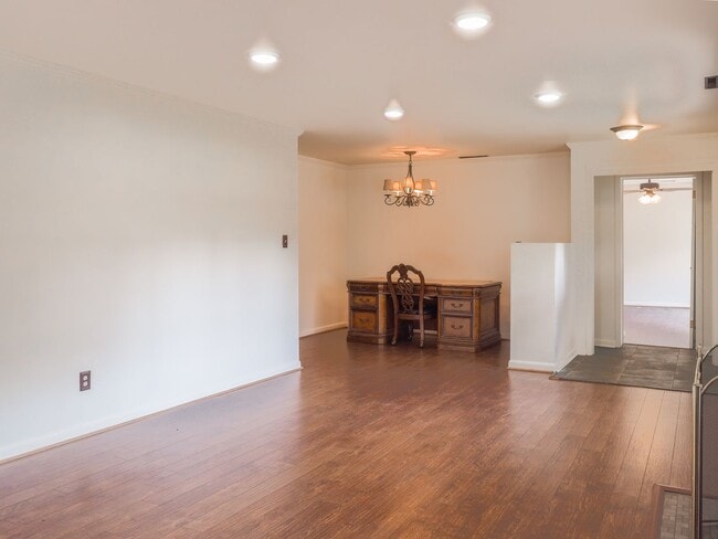 Building Photo - 403 Granade St