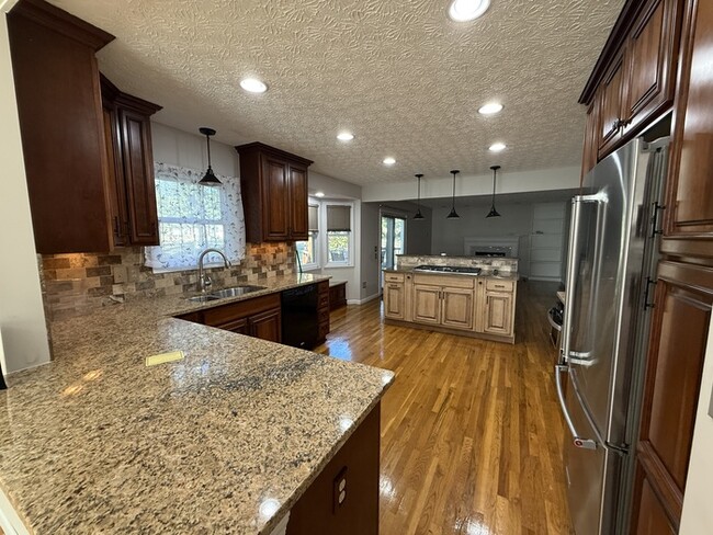 Building Photo - Updated 4 Bedroom, 2.5 Bath Home