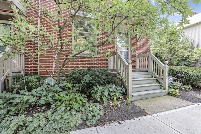 Foto del edificio - 319 W 2nd Ave