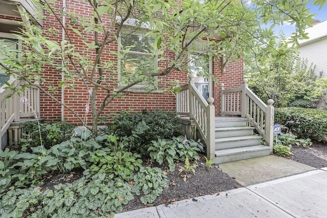 Building Photo - 319 W 2nd Ave