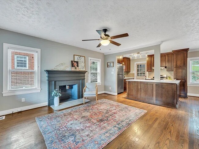 Foto del edificio - 823 Windsor Ave SW