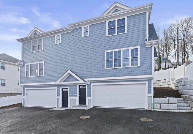 Building Photo - 473 Newport Ave