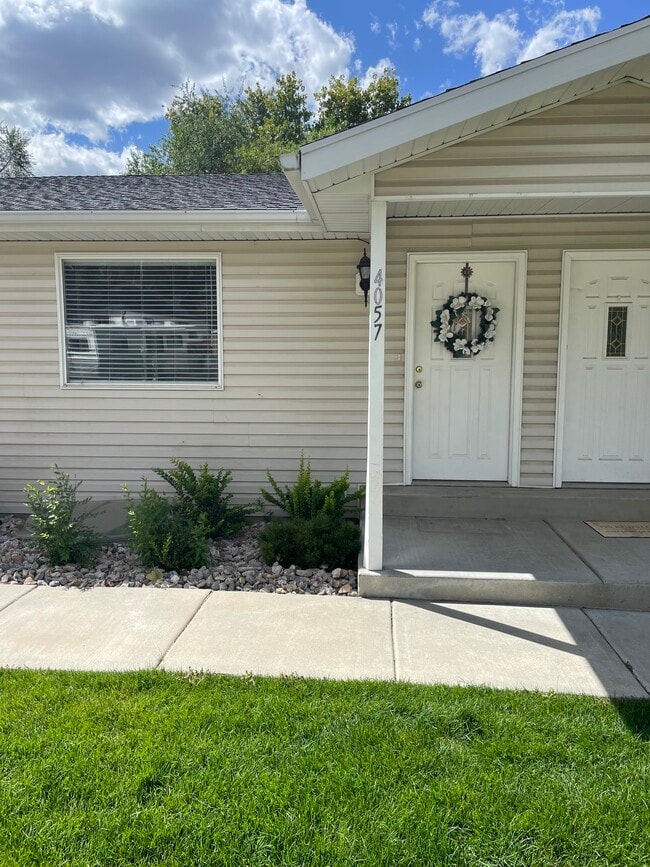 Building Photo - 4067 Hillcrest Cir