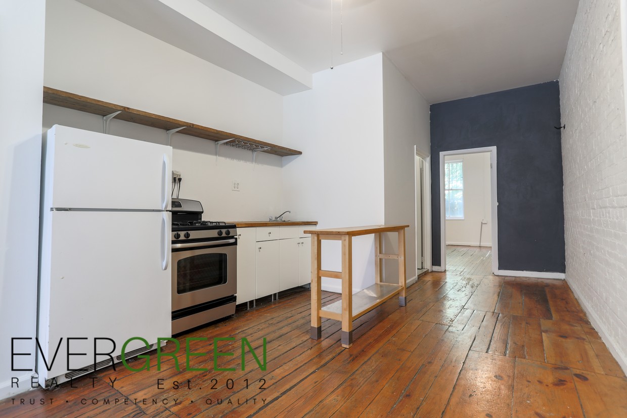 Primary Photo - 336 Grand St