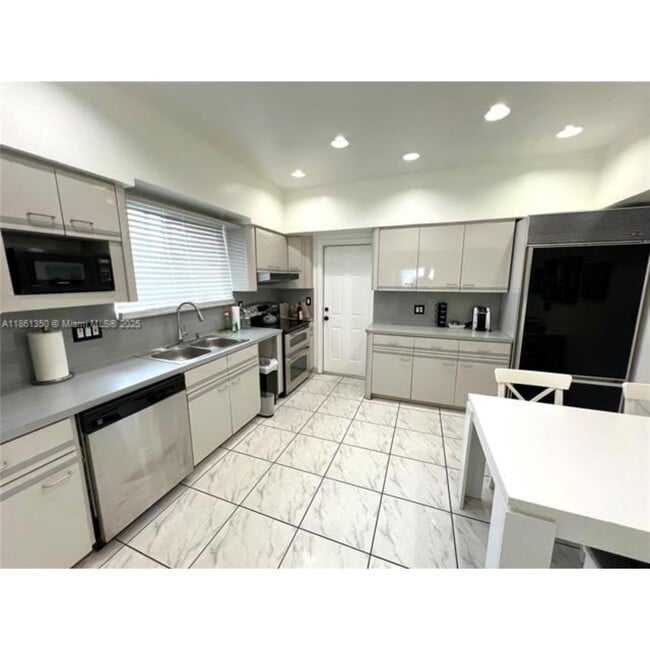 Foto del edificio - 2235 SW 23rd Ave