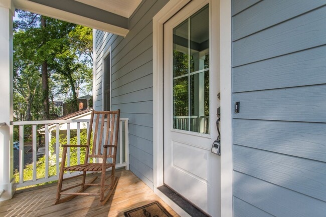 Building Photo - 200 Howell St